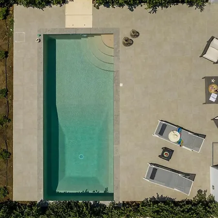 Salinus Beachfront Private Pool Pláka